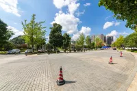 GUIYANG CENTURY HOTEL - parking
