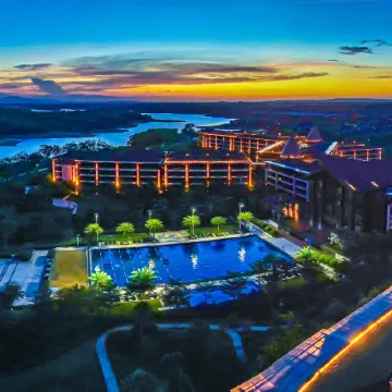 Noble Lake Hotel  Hainan