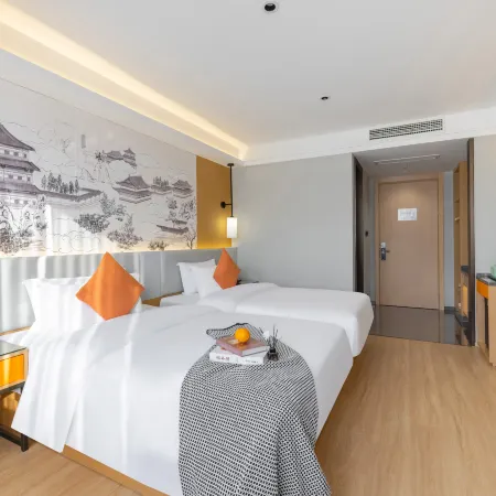 Kaiyue Junlan Hotel (Yiwu International Trade Mall) Отели рядом с достопримечательностью «Парк Luo Bing Wang»