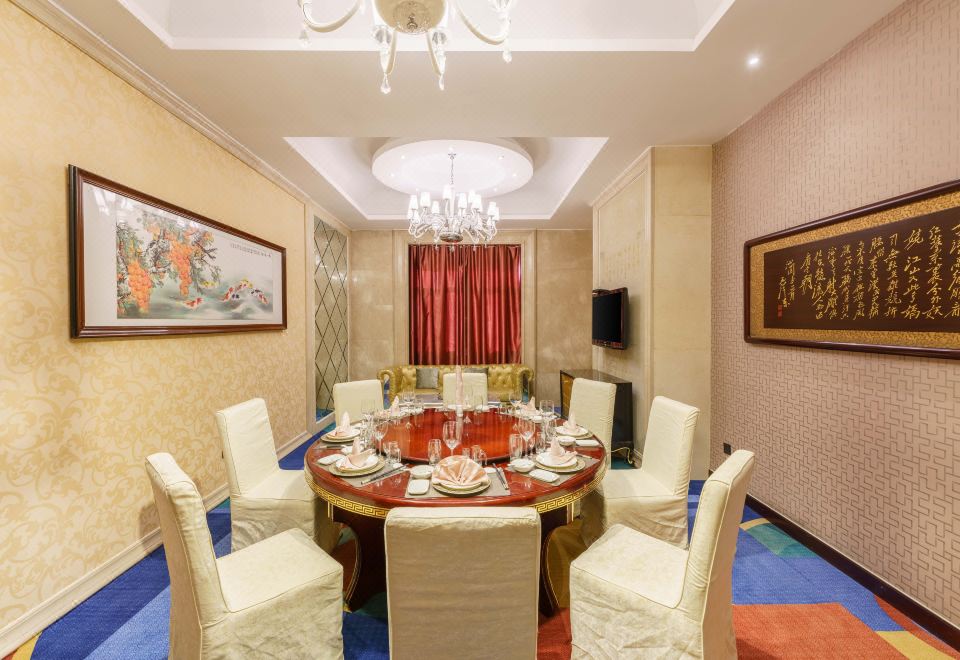 친이바크 호텔 구건물 로비