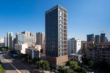 Ruiji Hotel (Foshan Qiandenghu Branch)