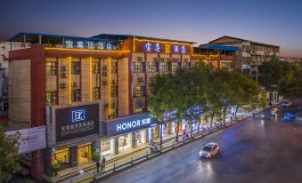 Baozun Business Leisure Hotel (Xianning North Station Yintai Department Store)