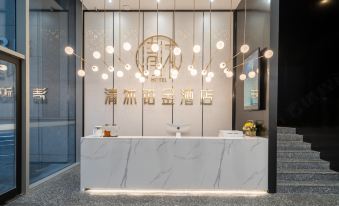 Qingmu Platinum Hotel (Nanjing Longhua Road Metro Station Jiangpu Bus Station)