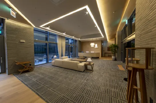 โรงแรมหมาป่าและที่ระเบียงสวน