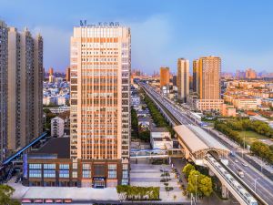 Wuhan Five Rings Sports Center Station Meilun Hotel