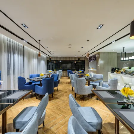 Yishang Hotel (Xiangyang Erqi Base)