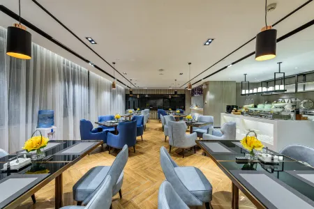 Yishang Hotel (Xiangyang Erqi Base) Отели рядом с достопримечательностью «Yuliang Island»