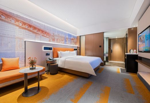 4. 햄튼 바이 힐튼..