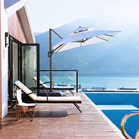 Xunzhao Vivian · Sunset Scenic Apartment
