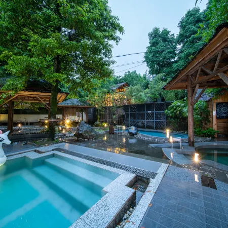 Linran Spring Holiday Hotel near The PandaVally