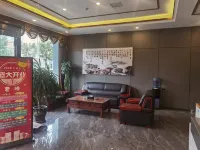 Holiday Inn 365, Luxian County - parking