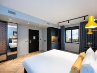 Staycity Aparthotels Paris la Defense Hotels near Jardin du square des Corolles