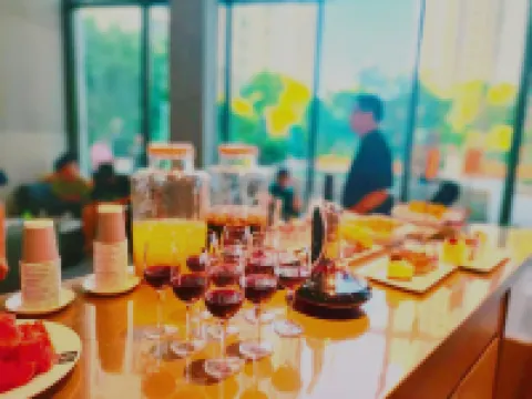 Luoyang Hesheng Hotel (Peony Plaza)