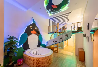 Forest Code Theme Mansion (Guangzhou South Railway Station Hanxi Changlong Metro Station)