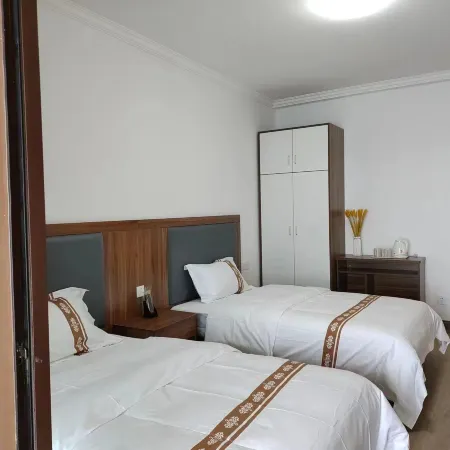 Tuyue Homestay (Lvcongpo Ski Resort)