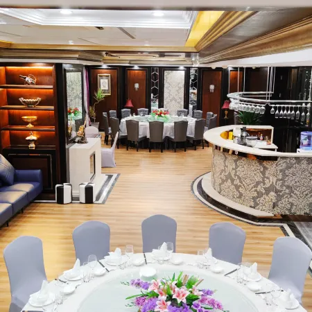 BaiLing Nicesoe Hotel (Guiyang Spray Pool Zilinan)