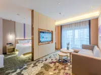 LAVANDE Hotels (Zhaoqing Sihui Hi-tech Zone Dawang Light Rail Station Branch) - balcony