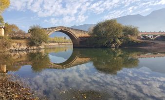 Shaxi Yujin bridge homestay