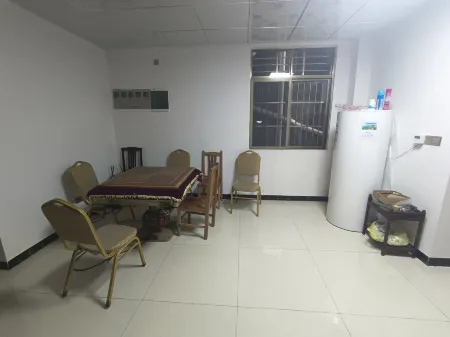 Lakeshore Homestay Отели в г. Дунюань