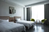 Huaxin Holiday Hotel (Habahe Minzhu Road)