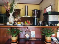Villa Phonethip Mekong Riverside - parking