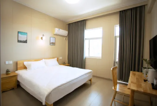 Haiyan Shanwaiju Chinese Inn (Nanbei Lake) Hotels near Bailuzhou Park