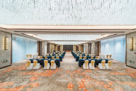 Yiyuan Hotel (Chengjian Square Branch), Yangzhou East High-speed Railway Station Отели рядом с достопримечательностью «Longchuan Square»