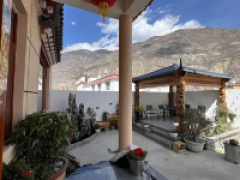 頓珠吉參民宿 鄰近奔子欄的酒店