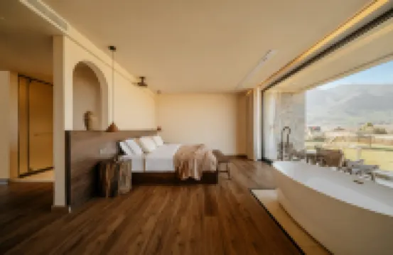 Lijiang Manqiwan Snow Mountain Ye She Min Su