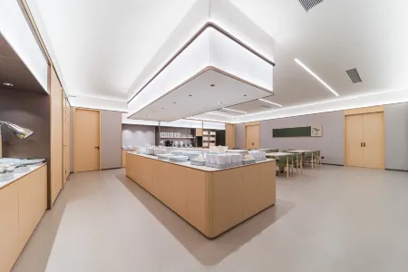 Ji Hotel (Zhaoqing Minjie Square Branch) Отели рядом с достопримечательностью «Beiling Mountain Forest Park»