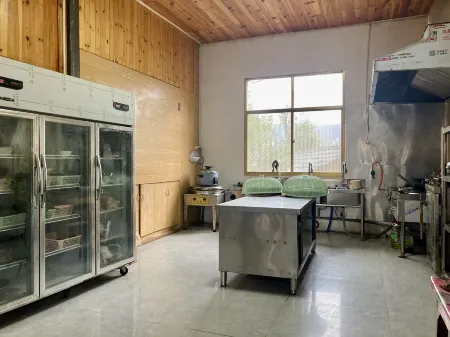 Shangri-La Haba Yuelai Inn Отели рядом с достопримечательностью «Habacun»