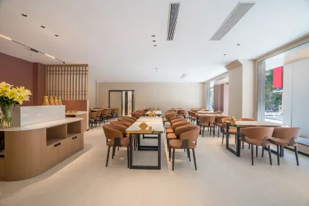 The Streamscape Retreat at Xijiang Отели рядом с достопримечательностью «No.4 Fengyu Bridge»