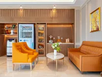 Vienna Hotel (Uxin Banner Tuke Town) - parking