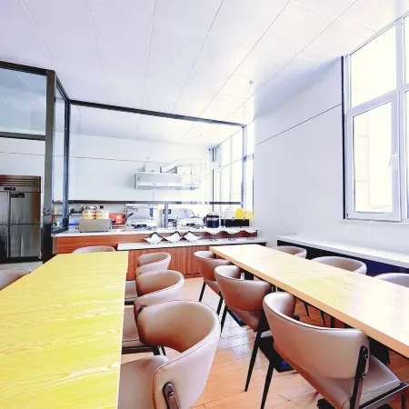 Urba Hotel (Guyuan Zheshang International Home Building Materials City Branch