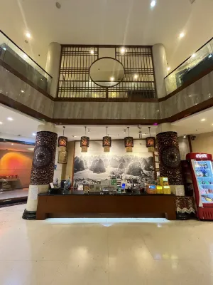 Shuimo Landscape Grand Hotel (Xingyi Railway Station) - سبا