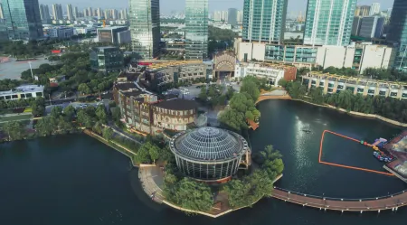 Century International Convention Center (Baijia Lake 1912) Отели рядом с достопримечательностью «Baijiahu Garden Citizen's Square»