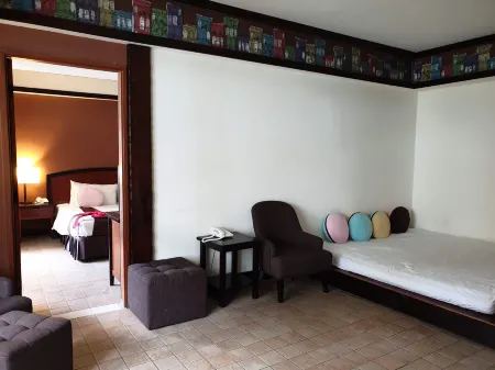 Yoho Beach Resort Отели рядом с достопримечательностью «Залив»