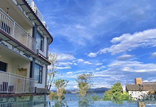 大理漫云澜月花园海景酒店外景图