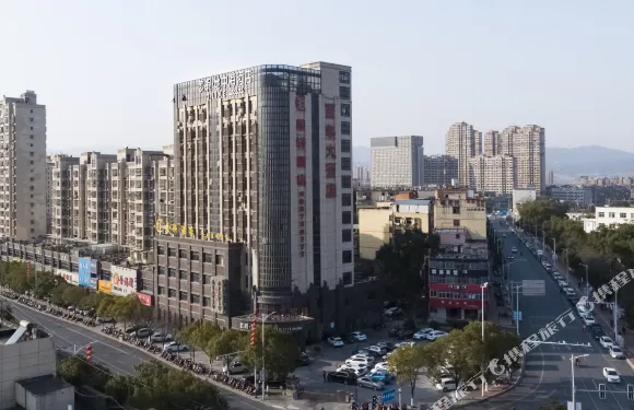 百年大酒店（南昌新建吾悦廣場店）