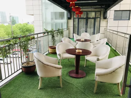 Homeinn Hotel (Nanling Zhanghe Avenue Jin Street Huafu) Отели в г. Наньлин