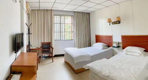 Qiongzhong Yinhe Hotel