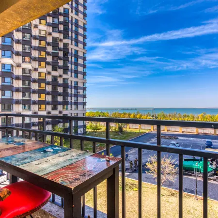 Lanjing Yunhai Seaview Apartment (Yuquan Shanhai Square Branch)