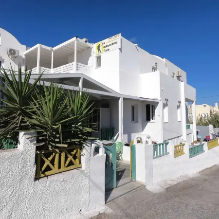 Fira Backpackers Place