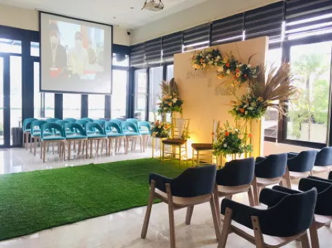 Eightin Hotel Sudirman Jakarta Отели рядом с достопримечательностью «Бунг Карно»