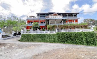 Adinda Beach Hotel and Villa