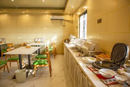 Vatica Hotel (ieshou Ningluo Expressway intersection) Отели в г. Цзешоу