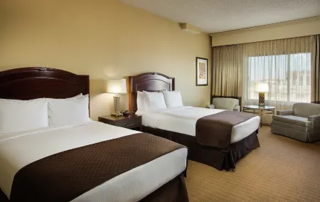 DoubleTree by Hilton Chicago O'Hare Airport-Rosemont Отели рядом с достопримечательностью «Театр Роузмонта»