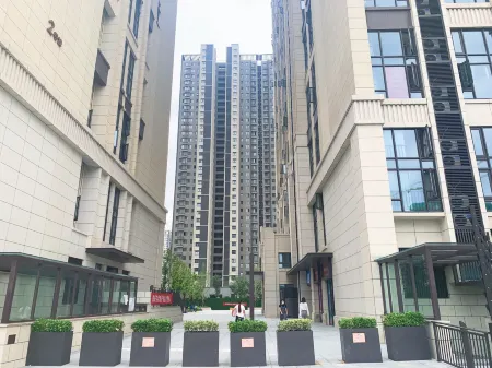 Yichen Homestay (Zhengshang Apartment, Zhengzhou, Mingzhu Fengzhuang Subway Station Store)