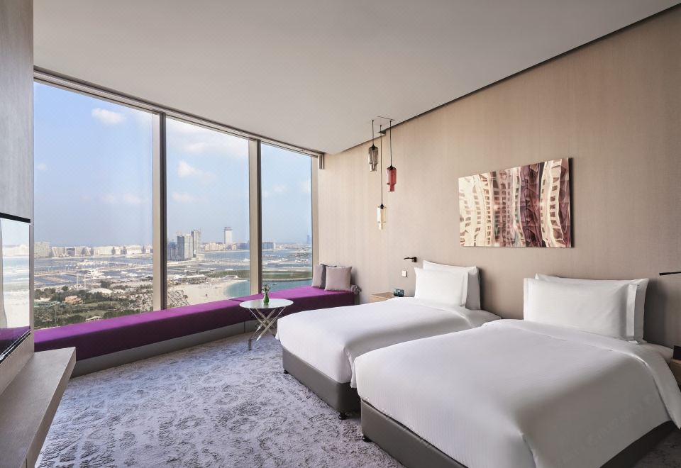 Rixos Premium Dubai JBR의 해변과 수영장 전경