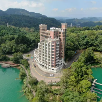 Miracolo view hotel Отели рядом с достопримечательностью «Канатная дорога над озером Солнца и луны»